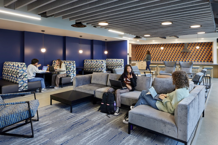 Common Area Lounge in Summit Hall