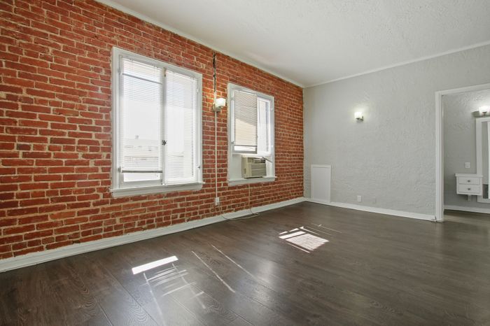 Ancelle Apartments - Studio