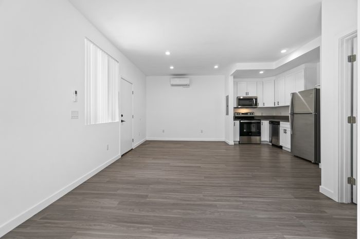 600 Olive Living Room & Kitchen