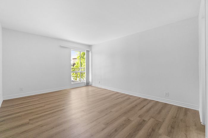 600 Olive Bedroom