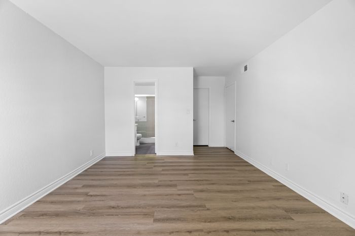 600 Olive Bedroom