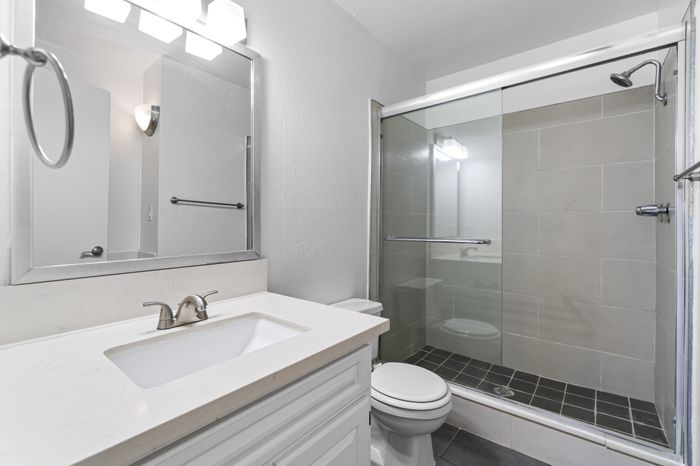 600 Olive Bathroom