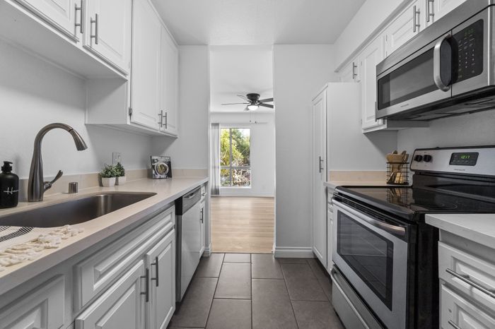 600 Olive Unit Kitchen