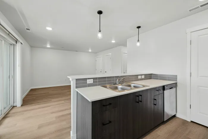 Kitchen & Living