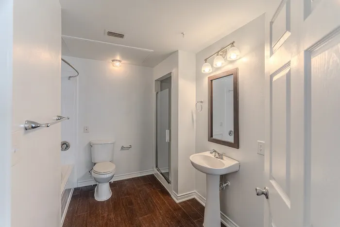 Vines at Turtle Creek - A8 Bathroom
