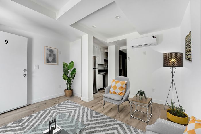 Valleywood Apartments - Studio