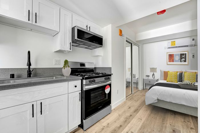 Valleywood Apartments - Studio