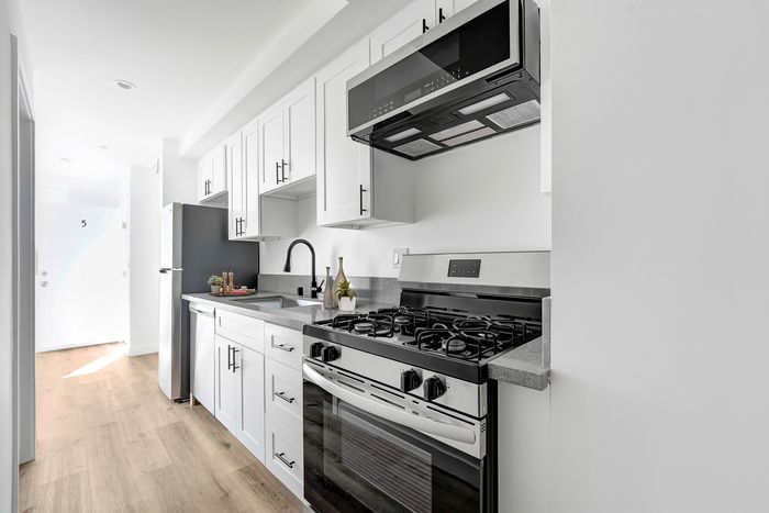 Valleywood Apartments - Studio