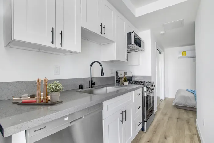 Valleywood Apartments - Studio