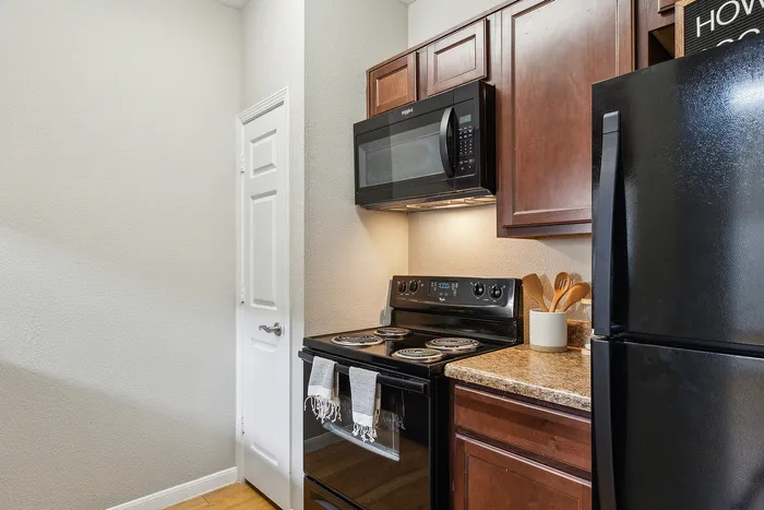 4BR/4BA Townhome Standard Kitchen