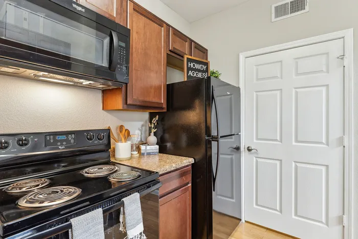 4BR/4BA Townhome Standard Kitchen