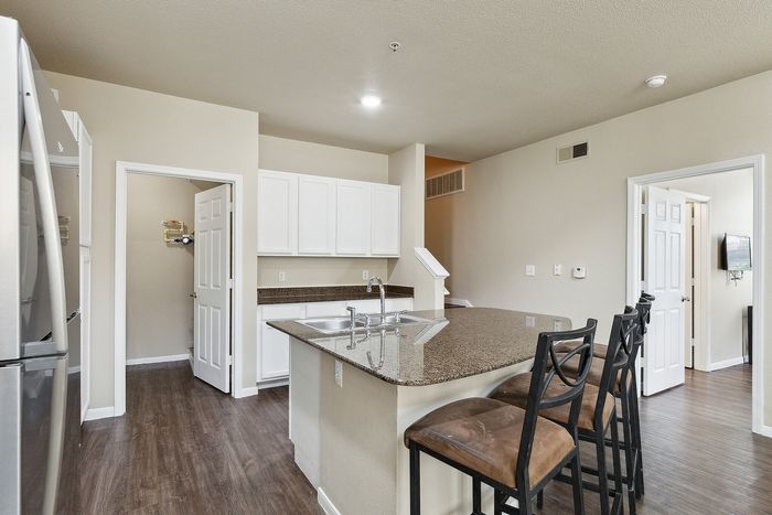 4BR/4BA Townhome Large Kitchen