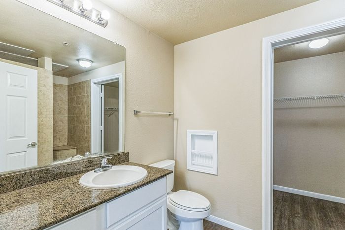 4BR/4BA Townhome Large Downstairs Walk-In Shower (Downstairs Bathroom)