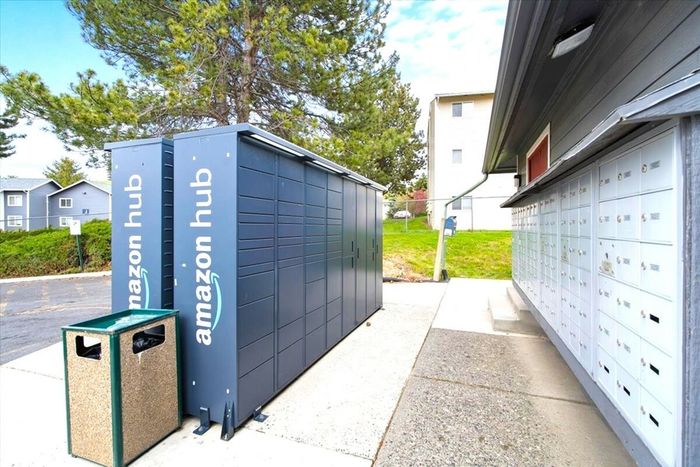 Mailboxes & Amazon