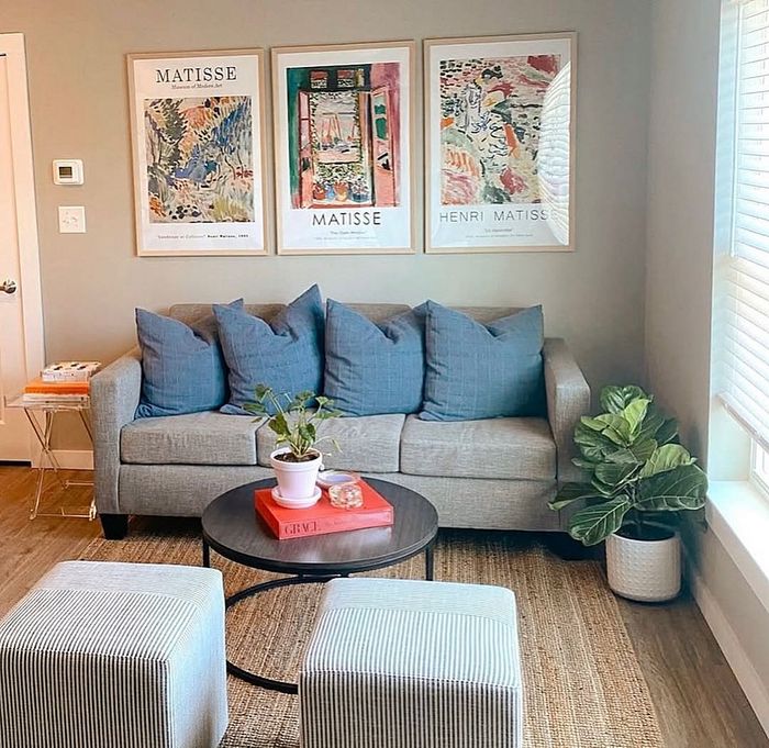 2x2 Living Room