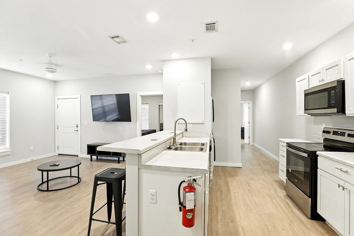 4x4 Living Room/Kitchen