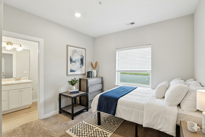 4x4 Bedroom