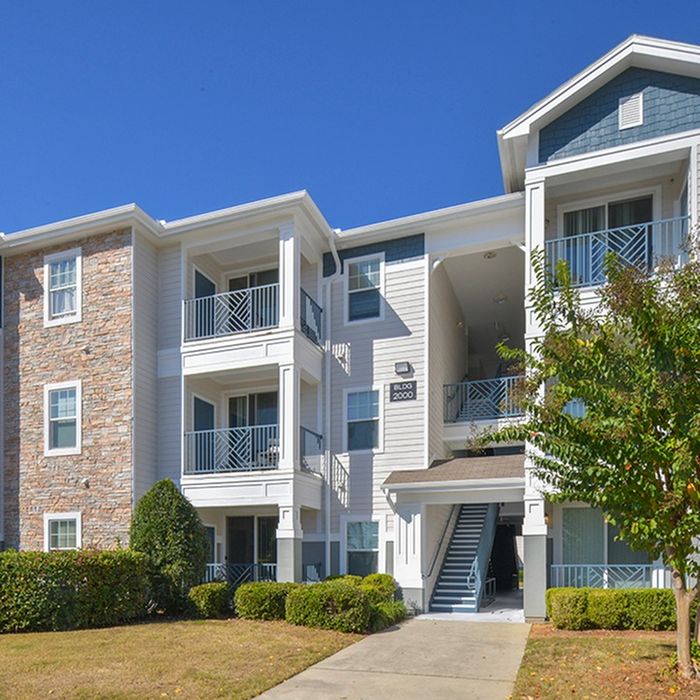 the hudson statesboro student housing apartment exterior