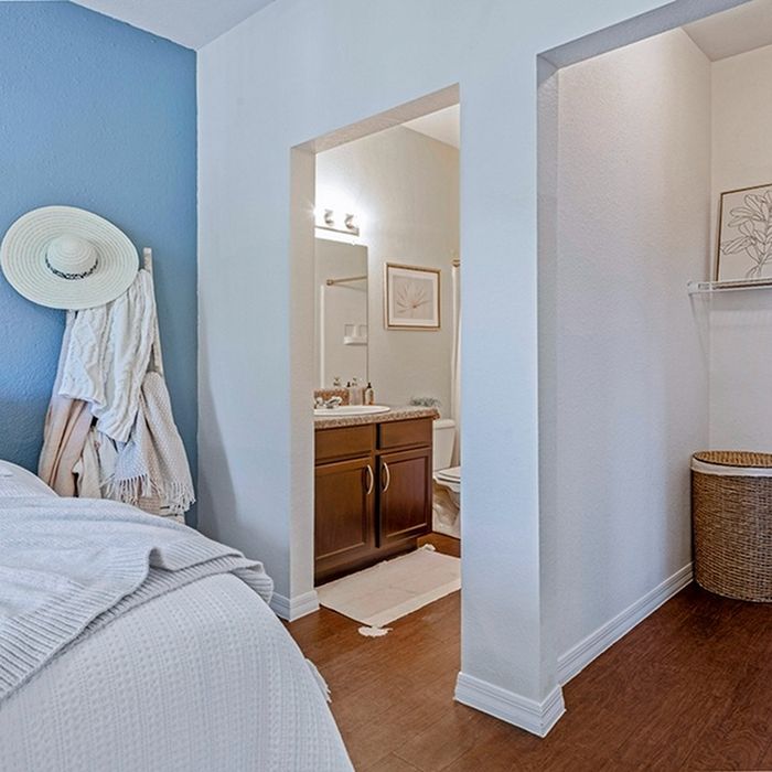 the hudson statesboro student housing model unit bedroom with furniture