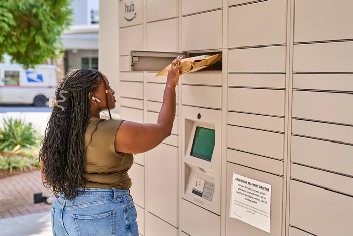 Amazon Hub Locker