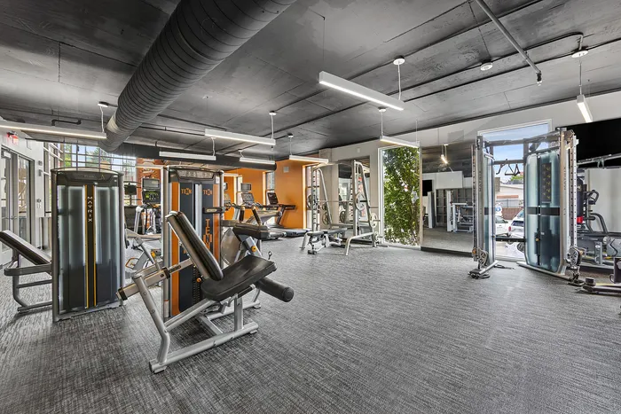 tenn student living knoxville with weight machines