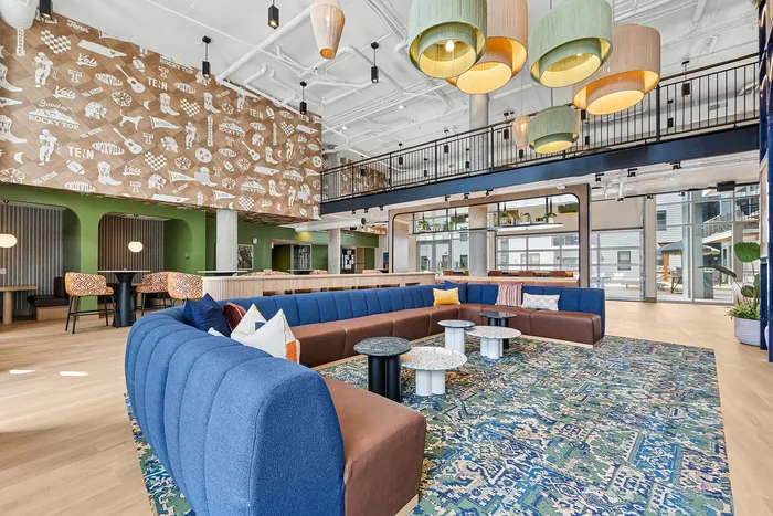 tenn student living knoxville community room with couches