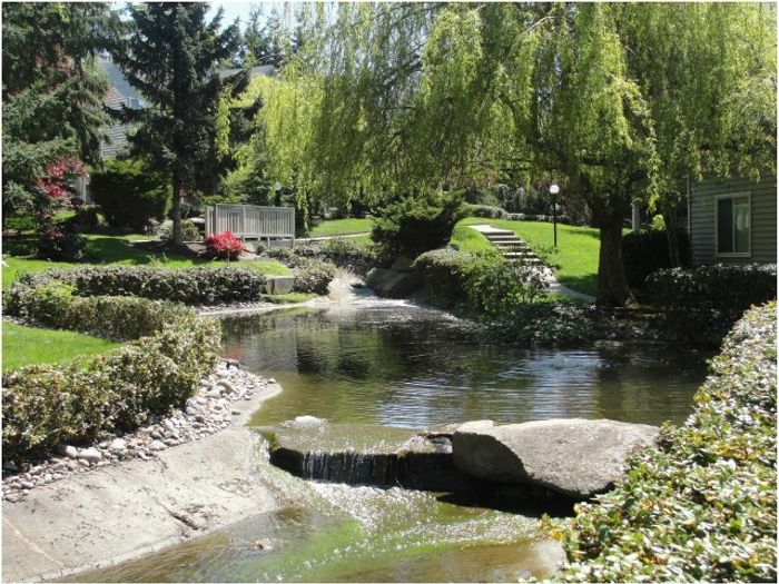 Lush landscaping and winding paths at Canyon Springs in Lynnwood, Washington