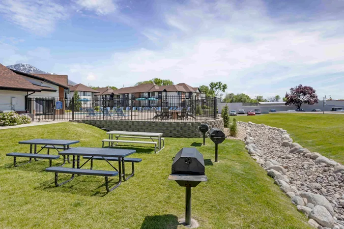 Picnic and bbq area at The Branbury student apartments in Provo, Utah