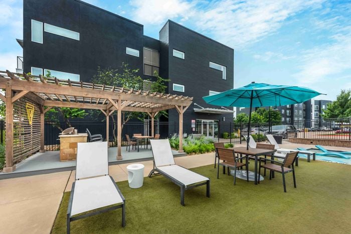 Poolside Lounge at The View at Cedar Park