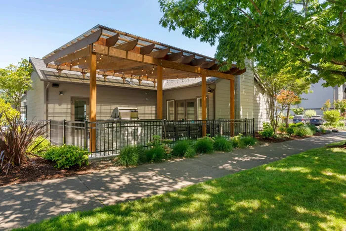 Covered Outdoor Grill at Forest Hills in Eugene, Oregon