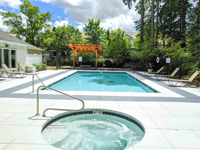 Swimming pool and hot tub at Grand Oaks apartment community in Corvallis, Oregon.