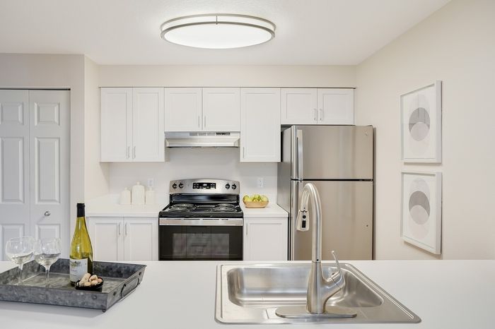 Modern Kitchen Bar at Grand Oaks apartment community in Corvallis, Oregon.