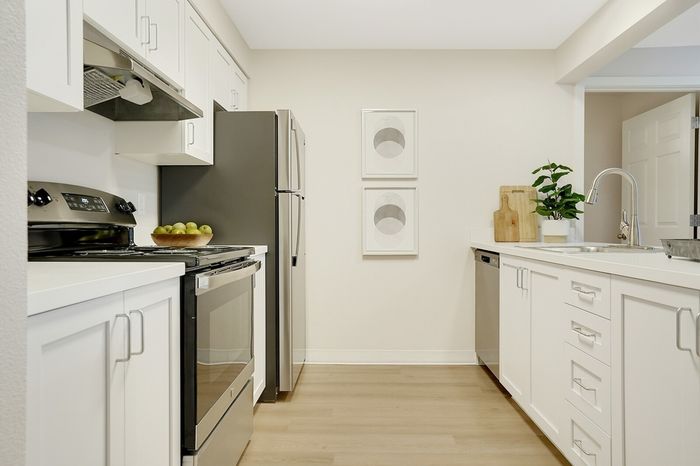 Modern Kitchen with state-of-the-art appliances at Grand Oaks apartment community in Corvallis, Oregon.