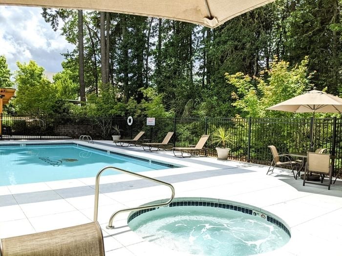 Swimming pool and hot tub at Grand Oaks apartment community in Corvallis, Oregon.