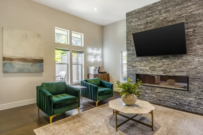 Maplewood Park apartment in Renton, WA clubhouse lounge