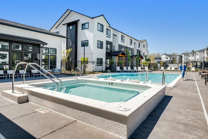 Resort-Style Pool and Spa at The Preserve on Goodpasture in Eugene, Oregon
