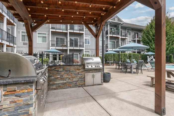 Outdoor BBQ Area at Chase Courtyard in Eugene, Oregon