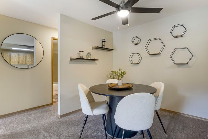 Dining area at Alderwood Heights in Lynnwood, Washington