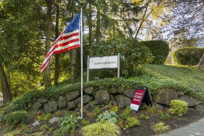 Entrance at Alderwood Heights in Lynnwood, Washington