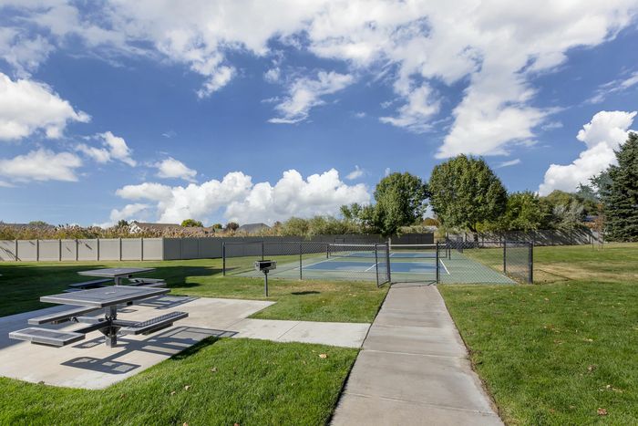 Picnic Area Near Pickle Ball Court at Pinnacle Mountain View apartments in Clearfield, UT