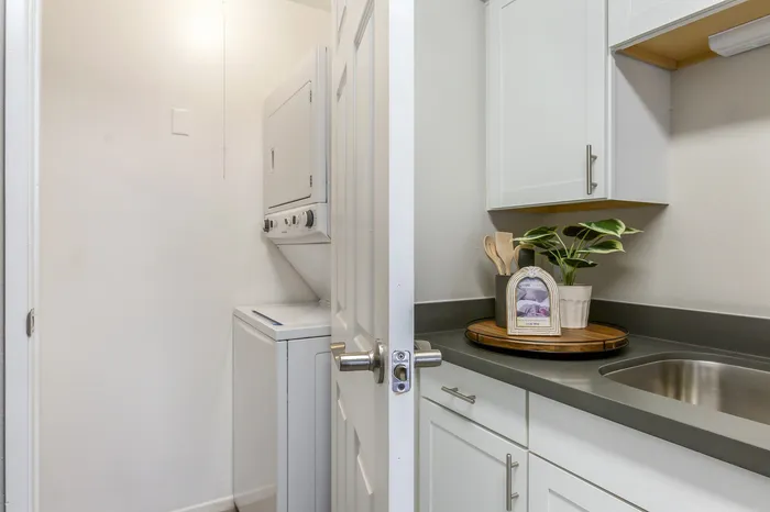 255 North in-unit washer and dryer laundry inside Tucson AZ apartment home for resident convenience