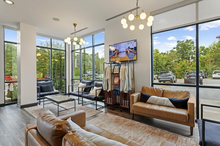 303 Flats leasing center lounge with welcoming decor and comfortable gathering space in Knoxville Tennessee