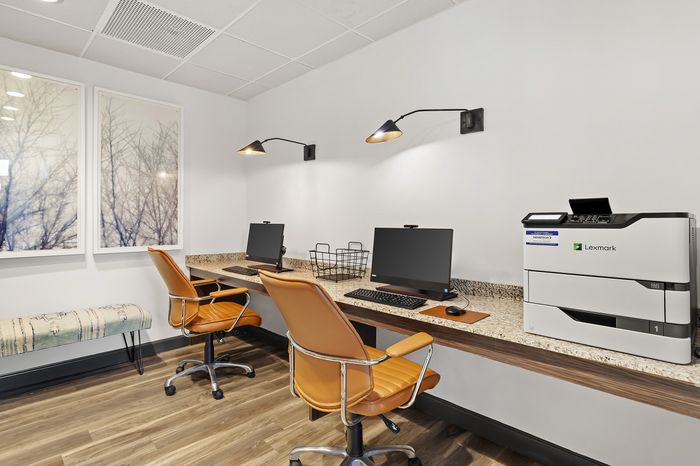 303 Flats business center and computer lab with workstations for student residents in Knoxville TN