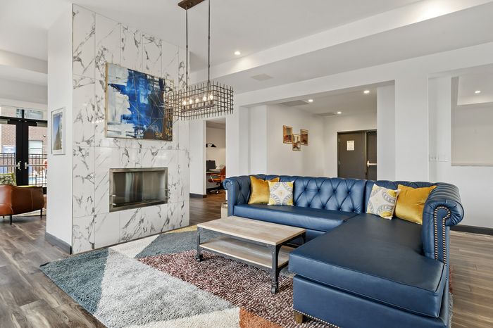 303 Flats spacious resident lounge with social seating and modern interior design in Knoxville TN