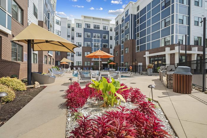 303 Flats resort-style pool and outdoor lounge area with comfortable seating in Knoxville TN