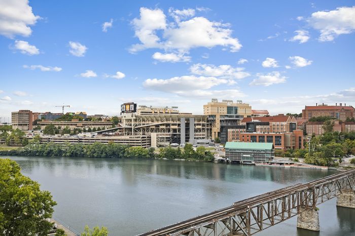 303 Flats stunning riverfront view of the Tennessee River from student apartments in Knoxville TN