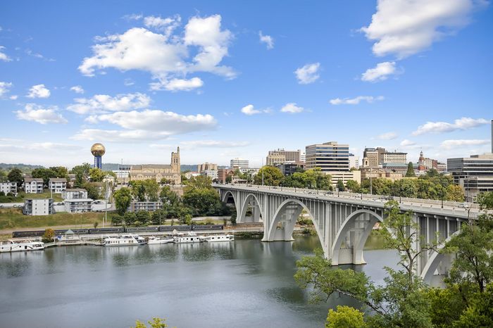 303 Flats scenic river and city skyline views visible from the apartment community in Knoxville Tennessee