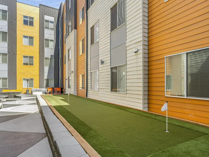 Republic on Main outdoor community area with putting green in Moscow, ID