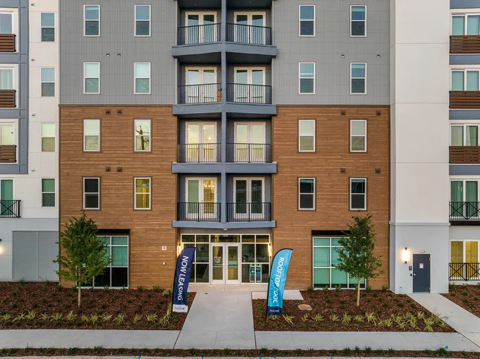 Exterior view of Niche luxury apartments building in Tampa, FL