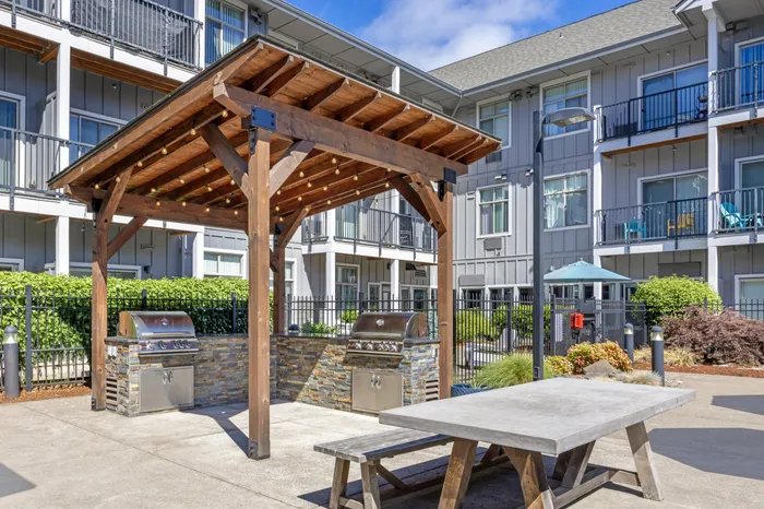 Outdoor BBQ Area at Chase Courtyard in Eugene, Oregon